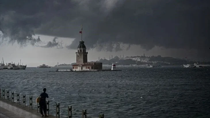 Hafta sonu plan yapanlar dikkat? İstanbul ve 9 ile sis, pus, soğuk hava ve sağanak yağış uyarısı