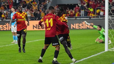 10 kişi kalan Göztepe Trabzonspor’u güle oynaya yendi