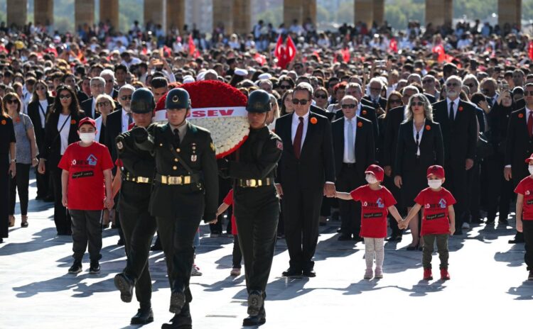 LÖSEV’den 30 bin kişi ile Anıtkabir ziyareti