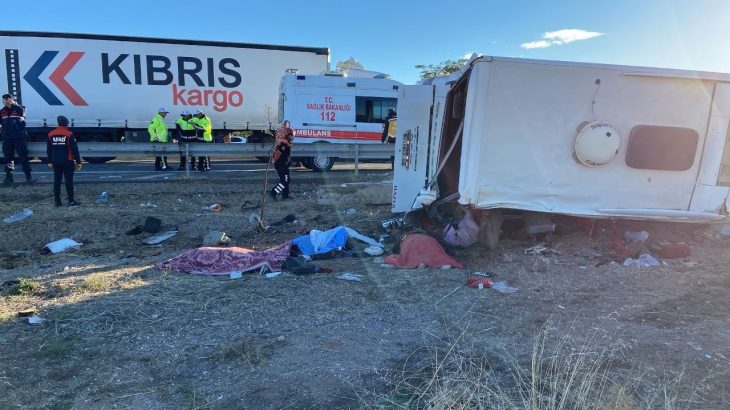 Aksaray’da katliam gibi kaza! Yolcu otobüsü devrildi! Çok sayıda ölü ve yaralı var