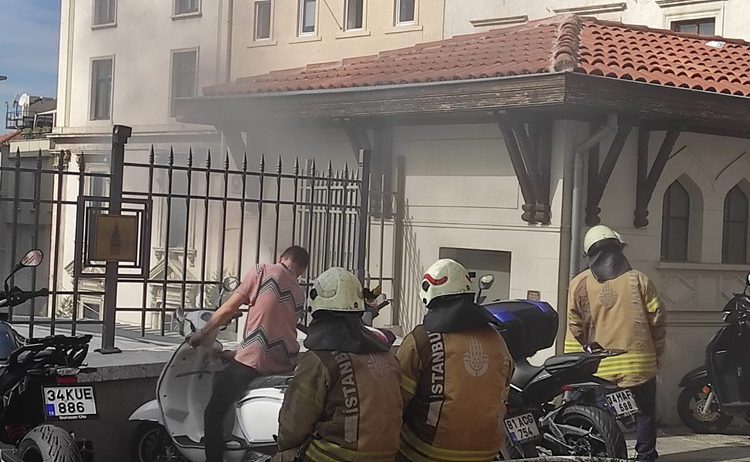 Beyoğlu Belediyesi’nde Patlama, Bina Boşaltıldı