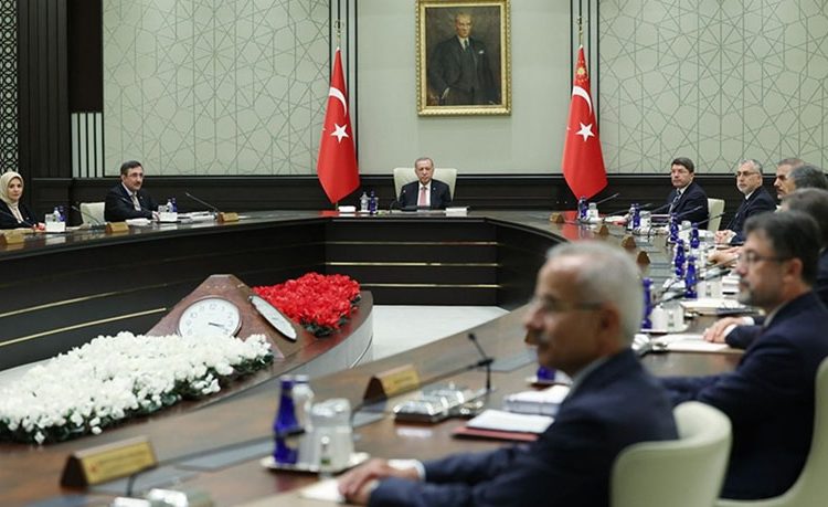 Kabine bugün toplanıyor! Gündem kadın cinayetleri ve çocuklar