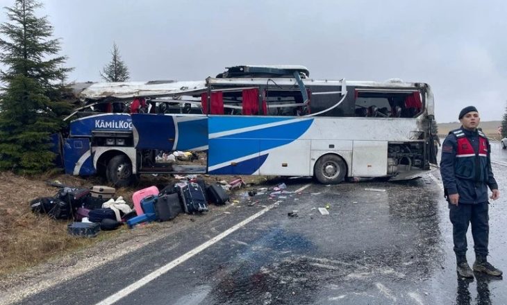 Eskişehir’de yolcu otobüsü devrildi! Ölü ve yaralılar var…