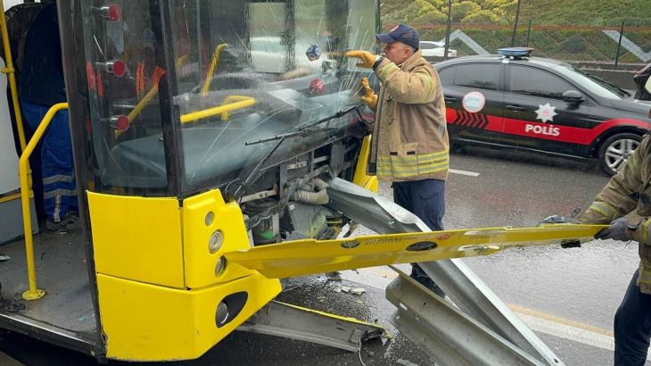 Kadıköy’de dehşet! İETT otobüsü bariyere ok gibi saplandı