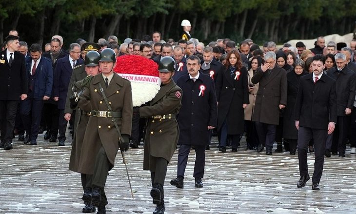 Bakan Yusuf Tekin ve öğretmenler Anıtkabir’i ziyaret etti