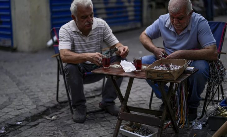 Emeklinin çilesi bitmiyor! Emekli nüfusu artıyor, Milli gelirden aldığı pay düşüyor